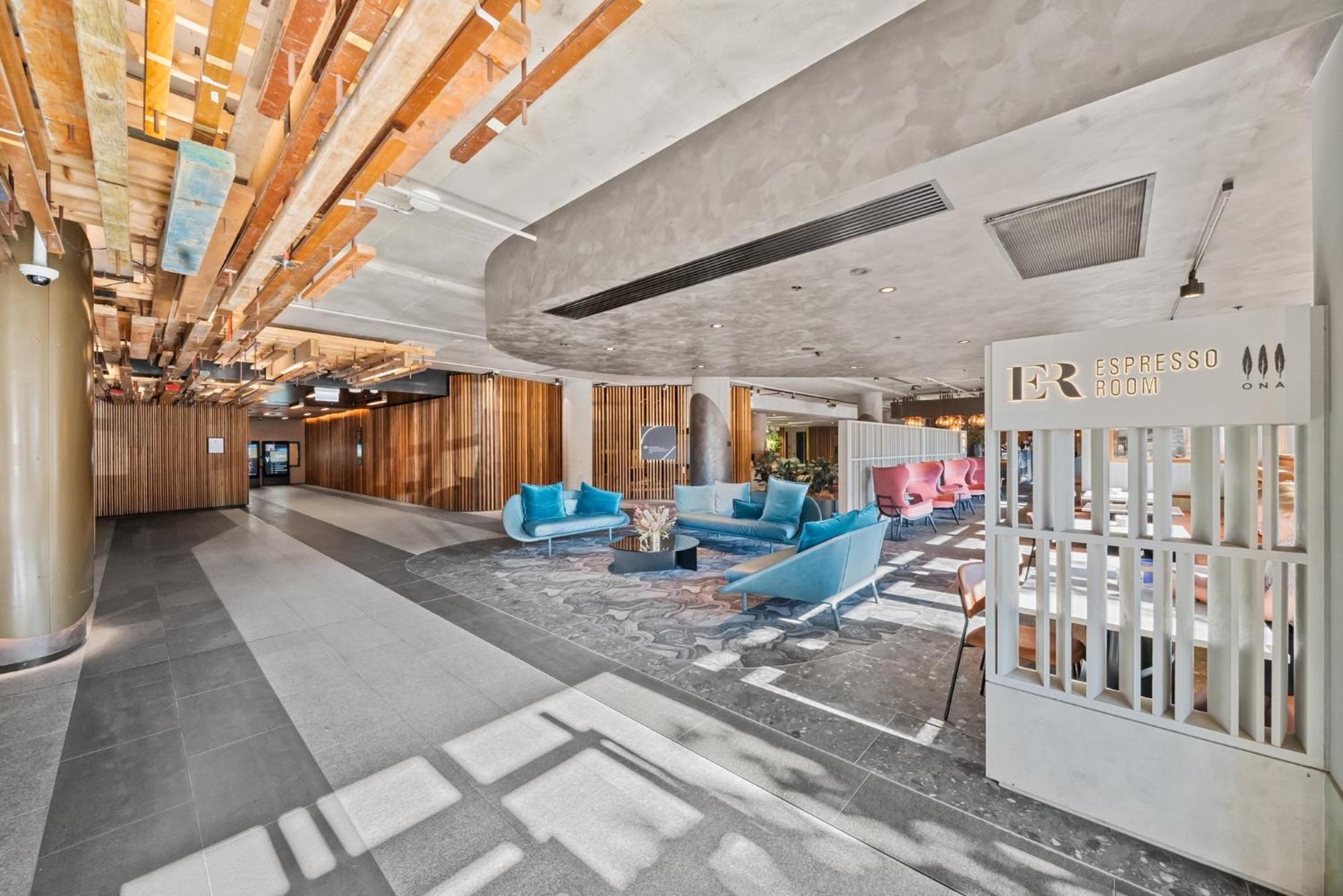 Apartment Stylish In Acton With Balcony Views
