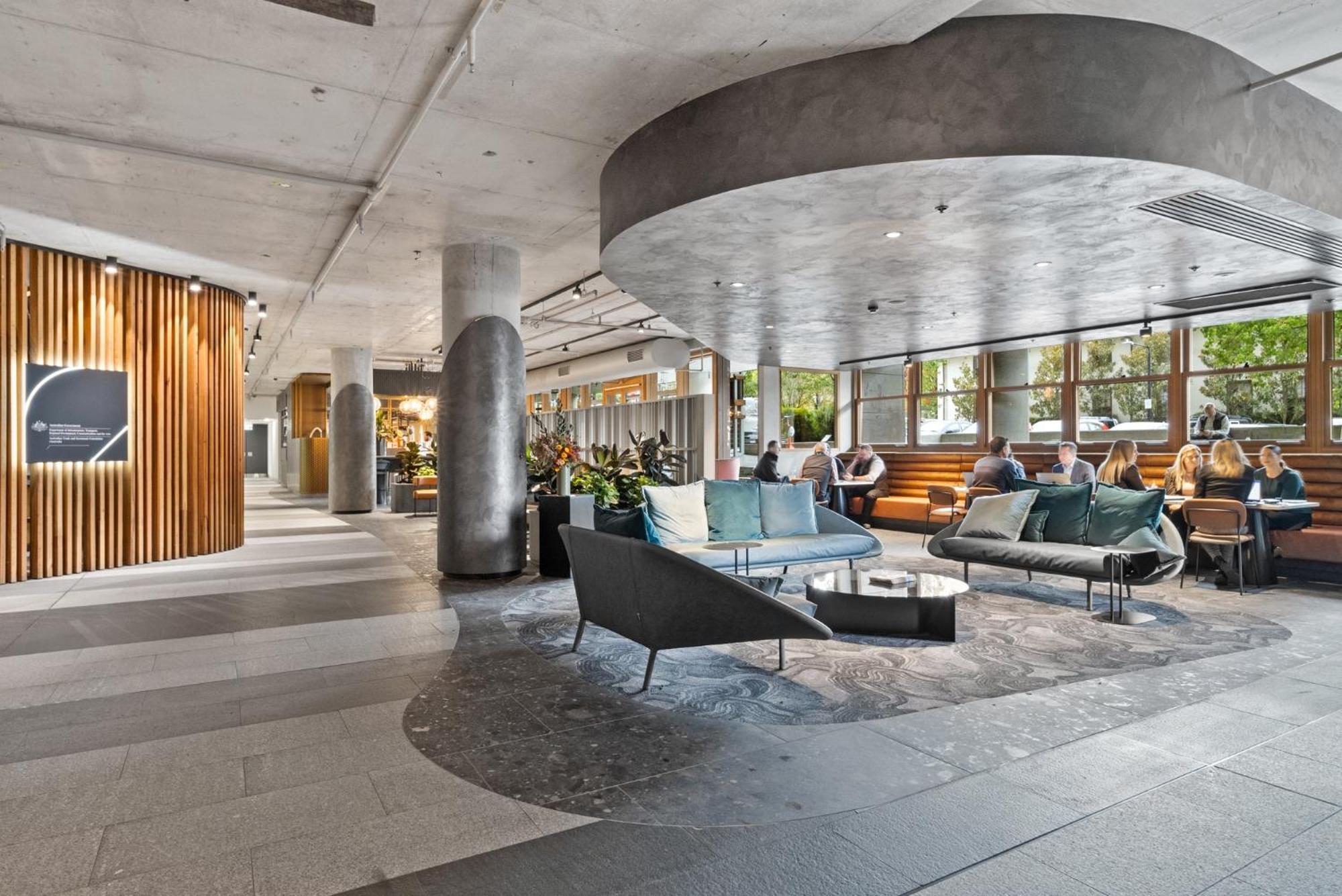 Apartment Stylish In Acton With Balcony Views