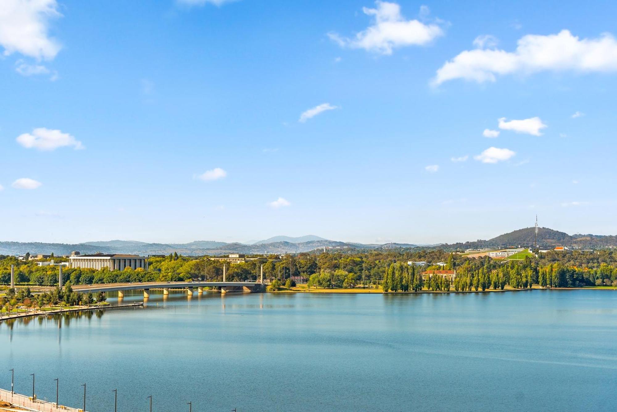 Stylish In Acton With Balcony Views Canberra