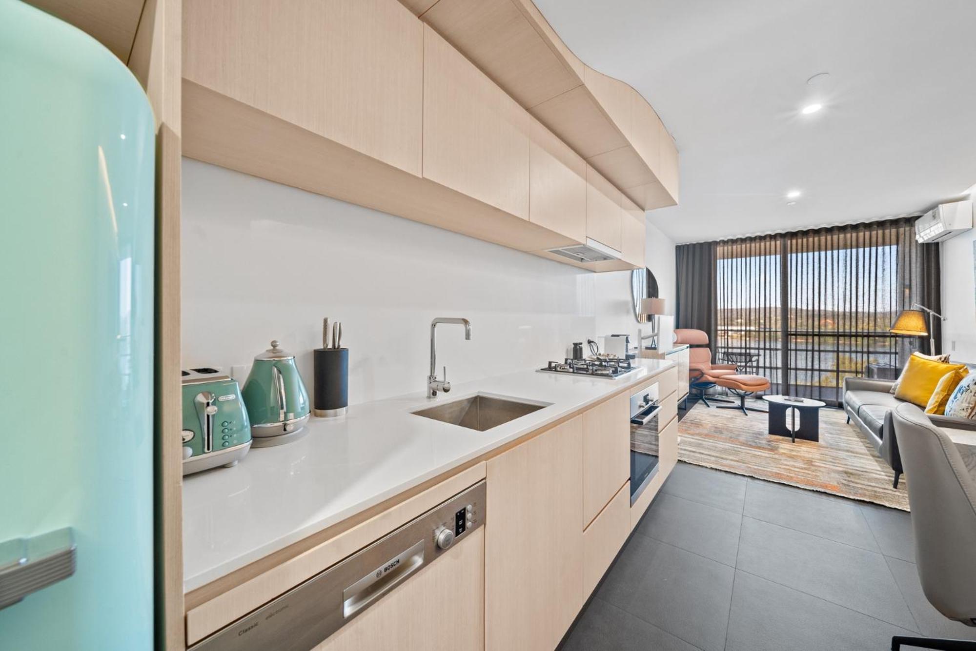 Stylish In Acton With Balcony Views Canberra