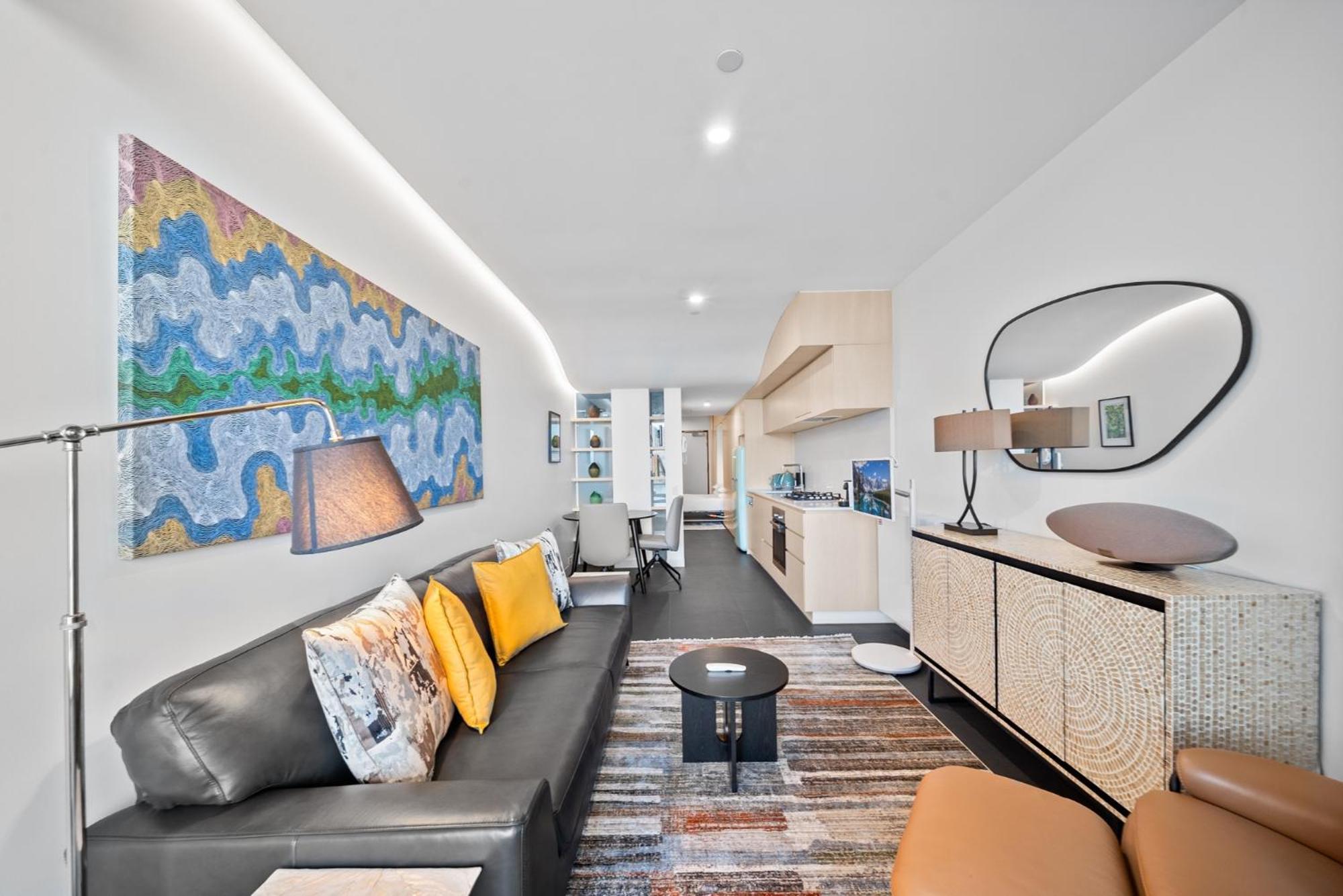 Stylish In Acton With Balcony Views Apartment *