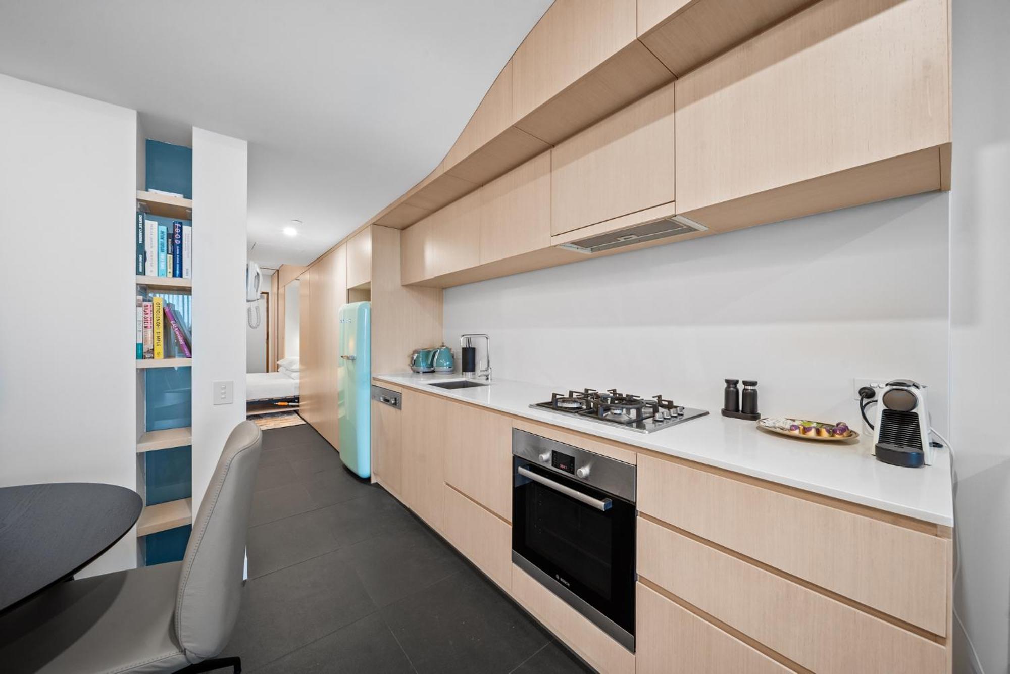 Stylish In Acton With Balcony Views Apartment *